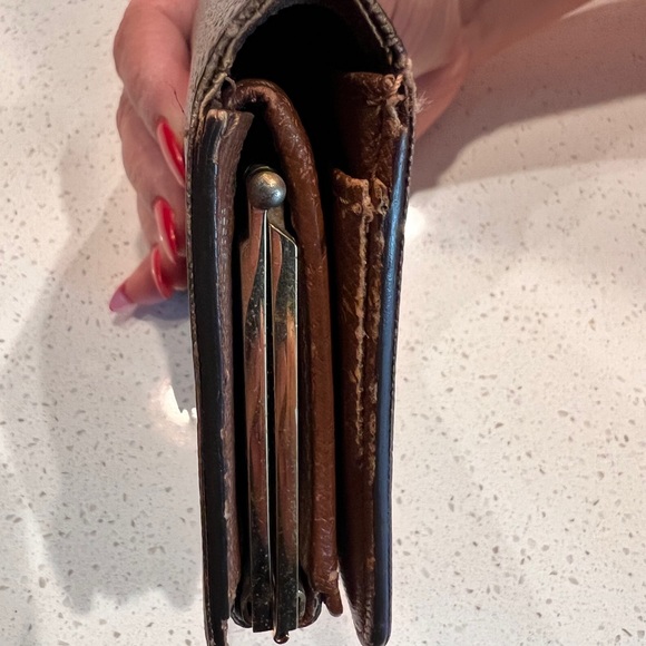 Authentic Louis Vuitton Kisslock Wallet Monogram - Picture 5 of 9